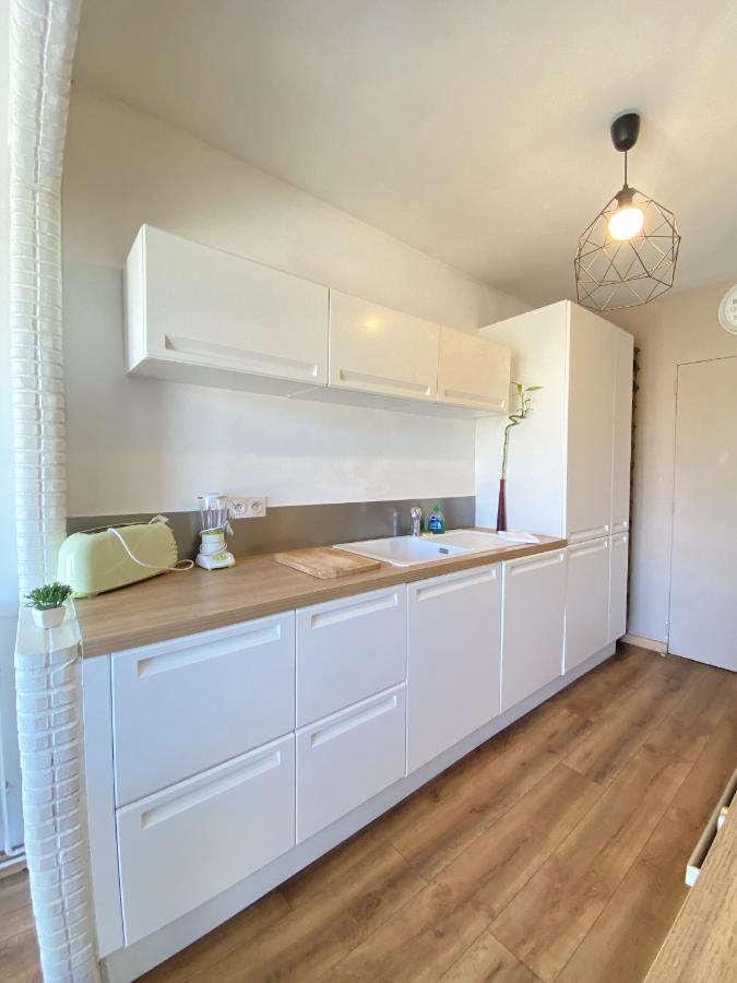 T3 Appartement Dans Residence - Parking - Balcon - Wifi - Clim La Valette-du-Var Zewnętrze zdjęcie